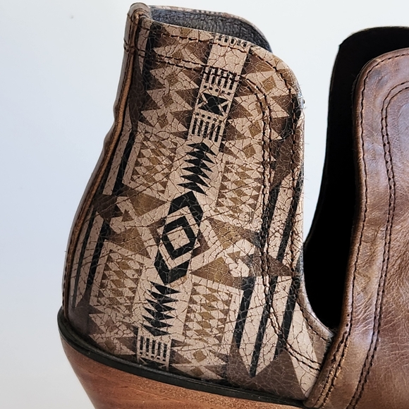 Ariat Pendelton Dixon Ankle Boot Weathered Brown Snip Toe Western Aztec Print 9B - Picture 4 of 16